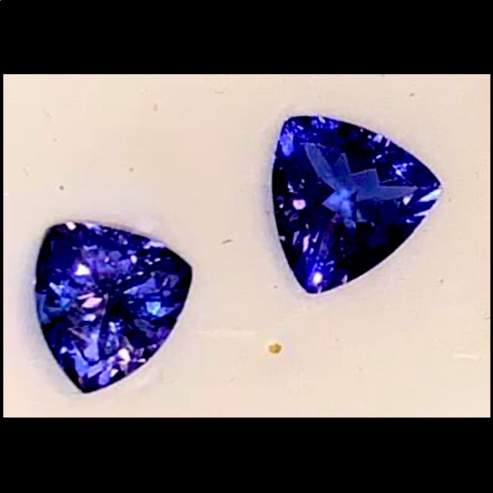 Rare, excellent quality AA - 2 Trillion shaped loose stones. Approx. 1ct. Ea.